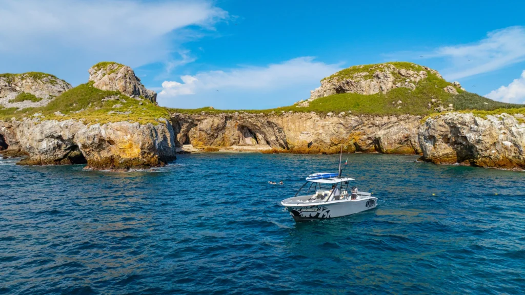 KOA Experience boat at Marietas Islands with Surf Mexico.