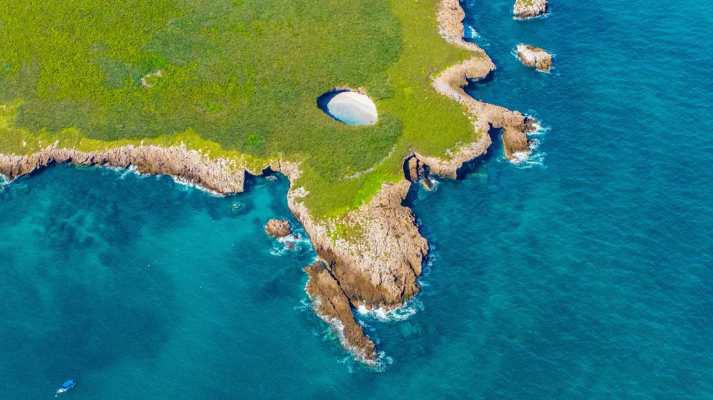 Bird’s-eye view of Playa del Amor with Surf Mexico.